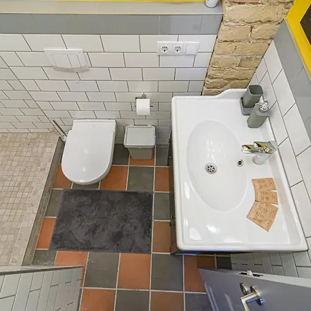 Modern Vilnius Old Town Apartment With Free Parking Экстерьер фото